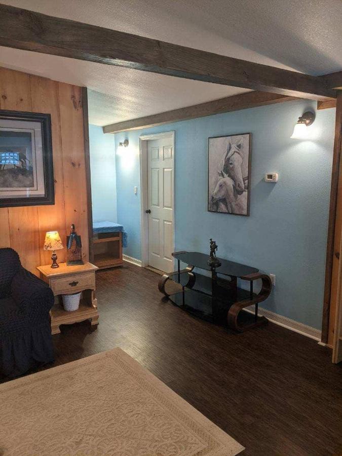 Bunkhouse Farm Stay Fort White Exteriör bild